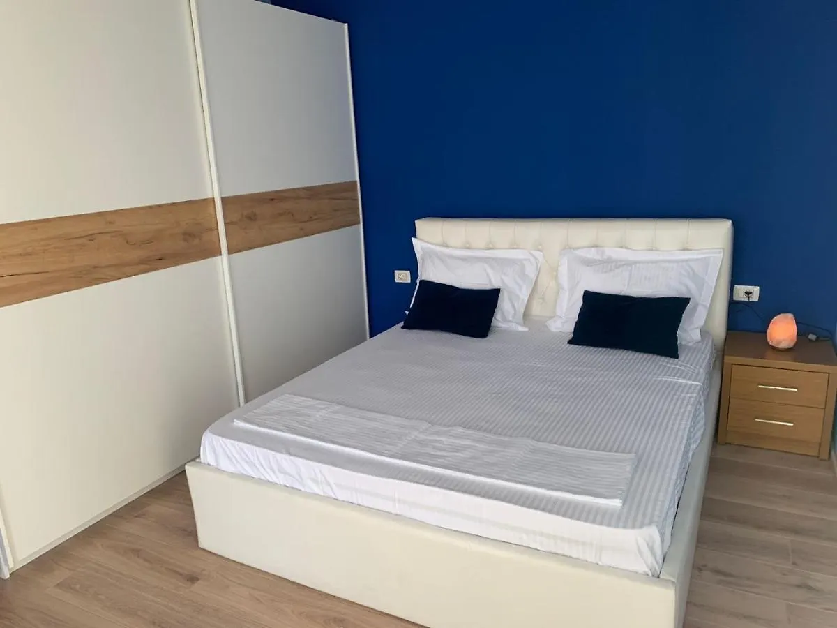 Modern Cozy Apt W/In 10 Min Walk From Main Square تيرانا شقة