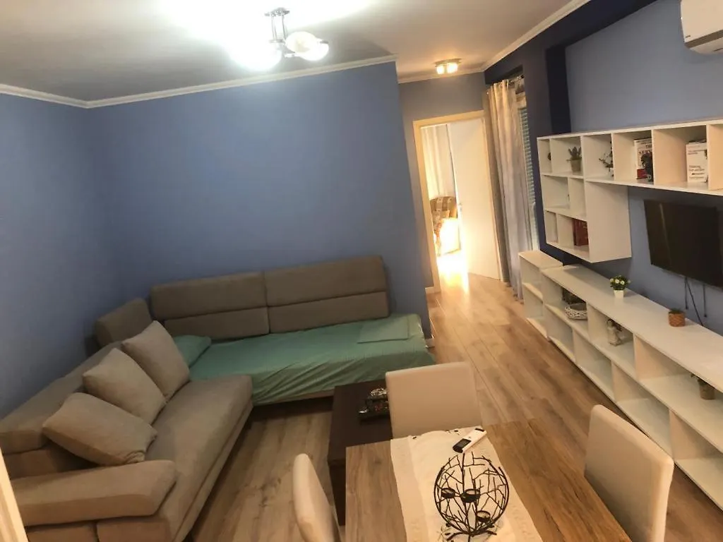 Modern Cozy Apt W/In 10 Min Walk From Main Square تيرانا شقة